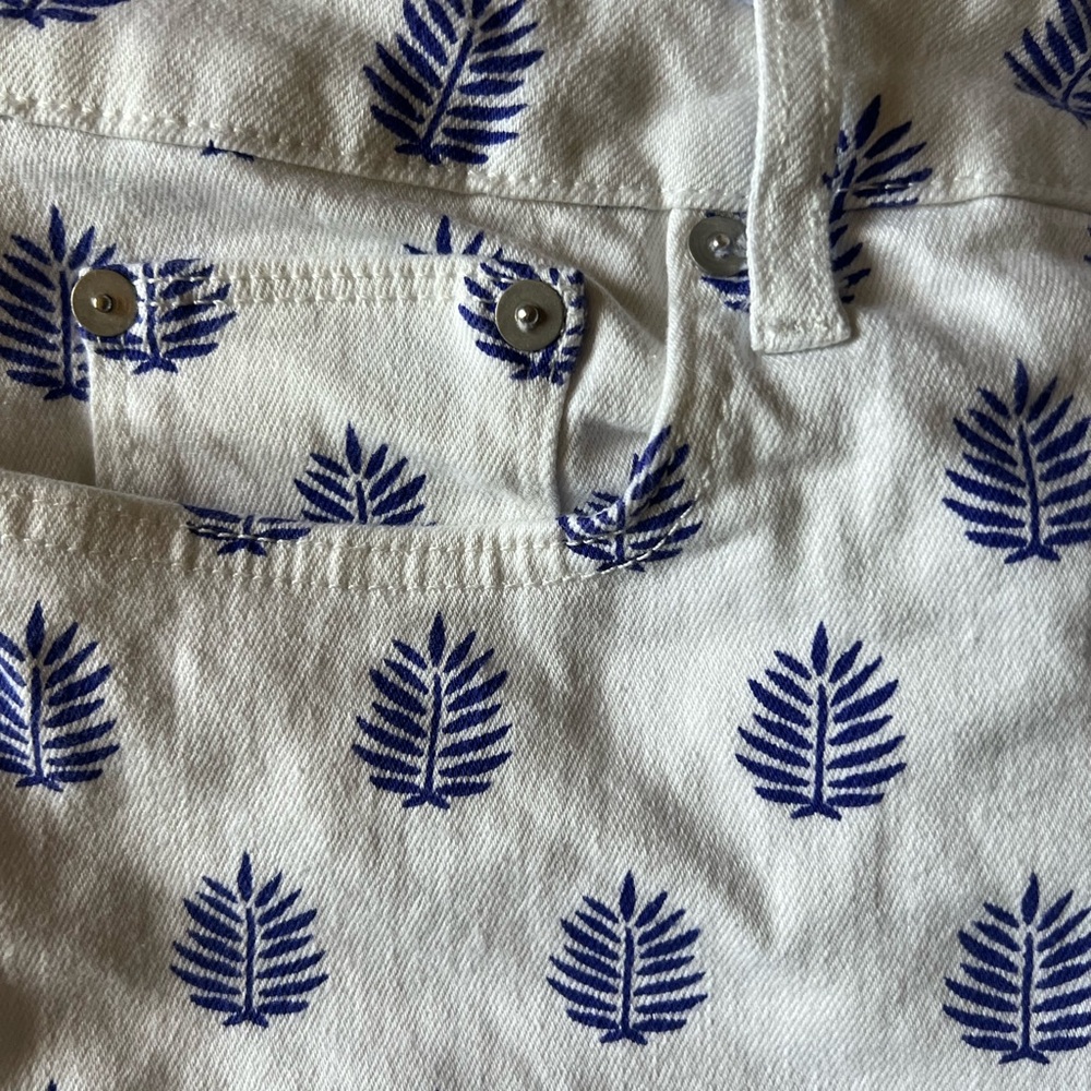 Vineyard Vines White jeans with Navy pattern - Picture 2 of 6